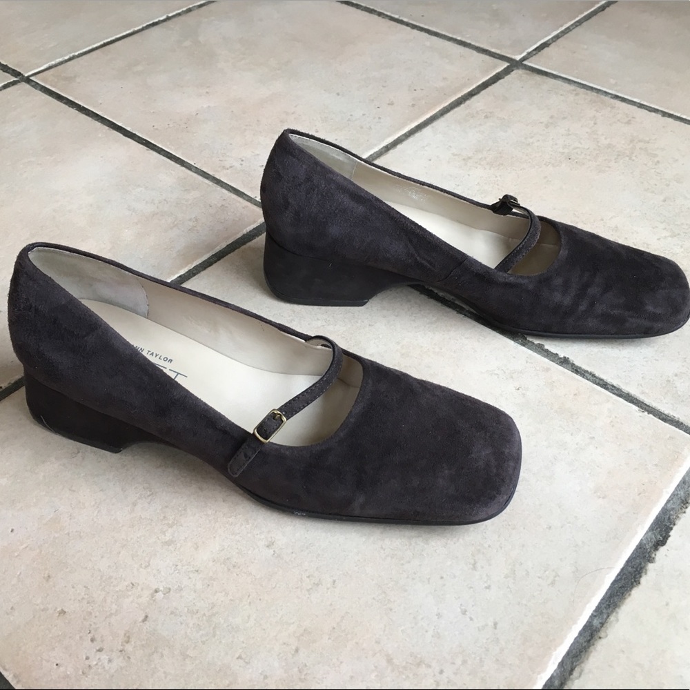 Like-new Ann Taylor Loft suede shoes